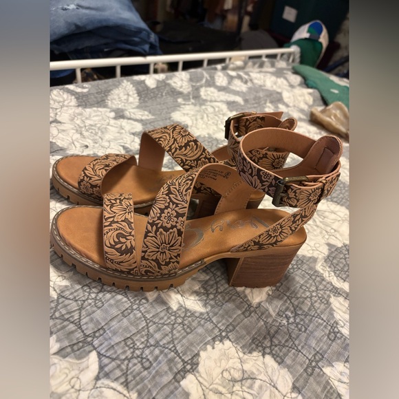 Very G Shoes - Very G Tan Floral Sandals